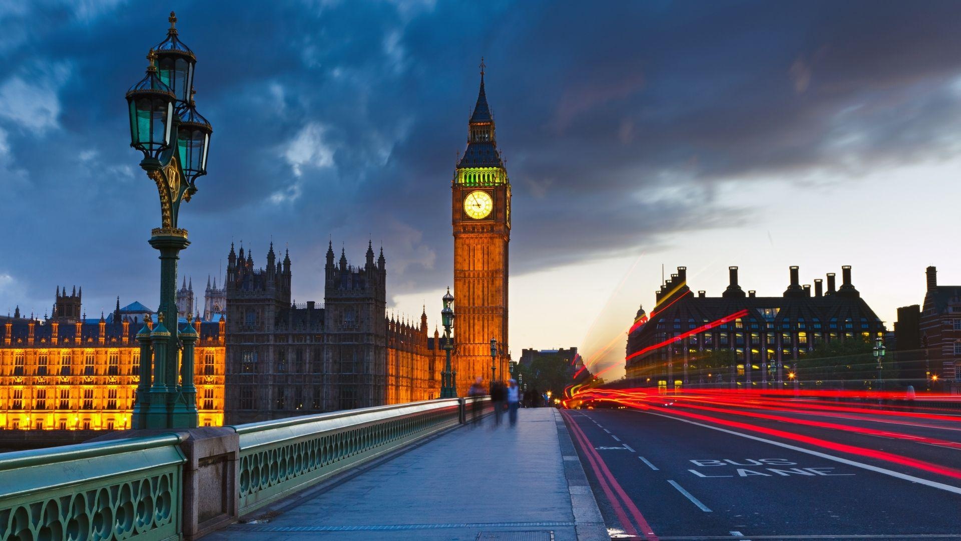 Big Ben Elizabeth Tower, Westminster Bridge lamppost, Red traffic light trails Big Ben Elizabeth Tower, Westminster Bridge lamppost, Red traffic light trails — 1920×1080 HD wallpaper