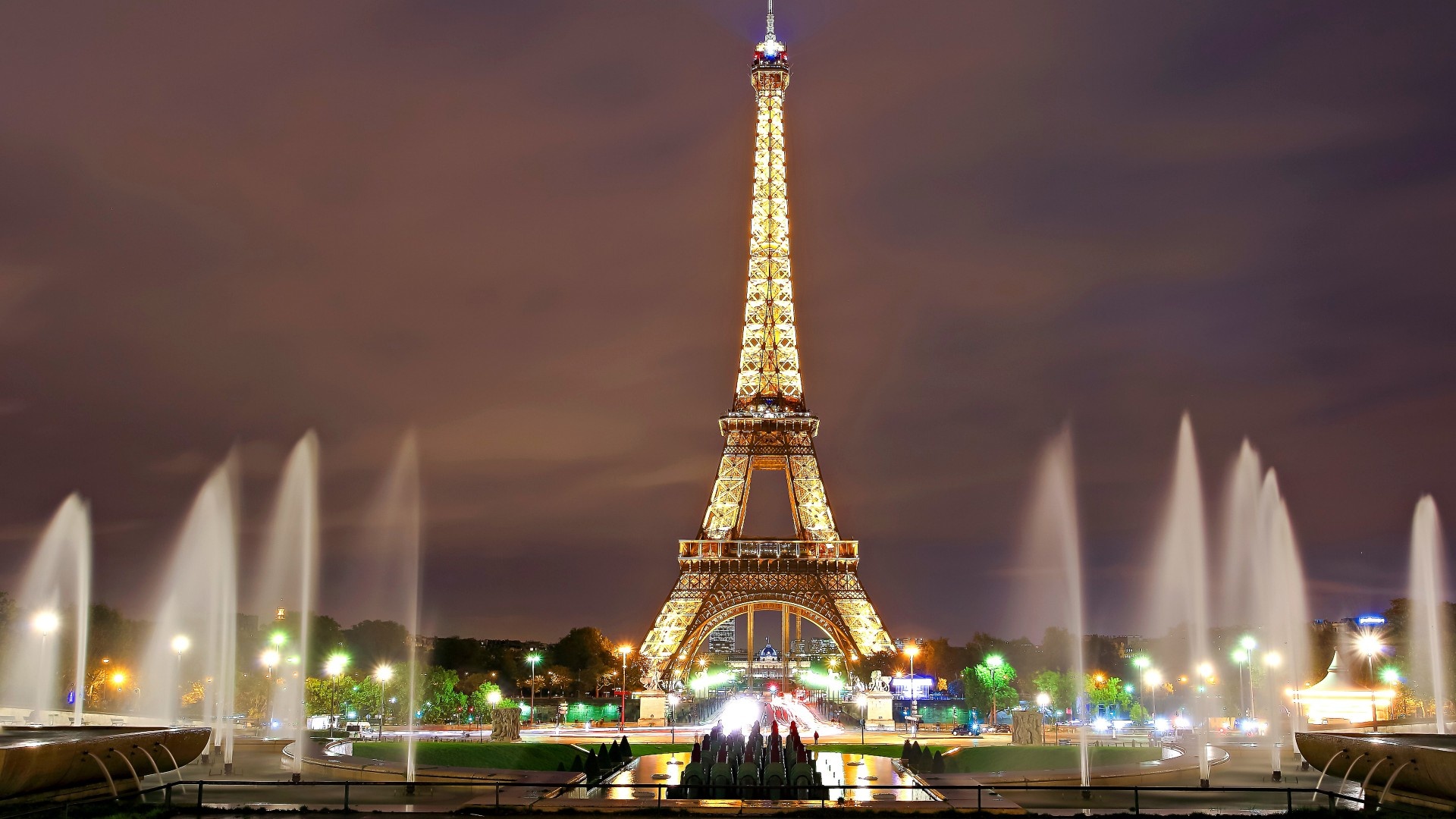 Eiffel Tower illuminated, Trocadero fountains night, Golden night glow Eiffel Tower illuminated, Trocadero fountains night, Golden night glow — 1920×1080 HD wallpaper