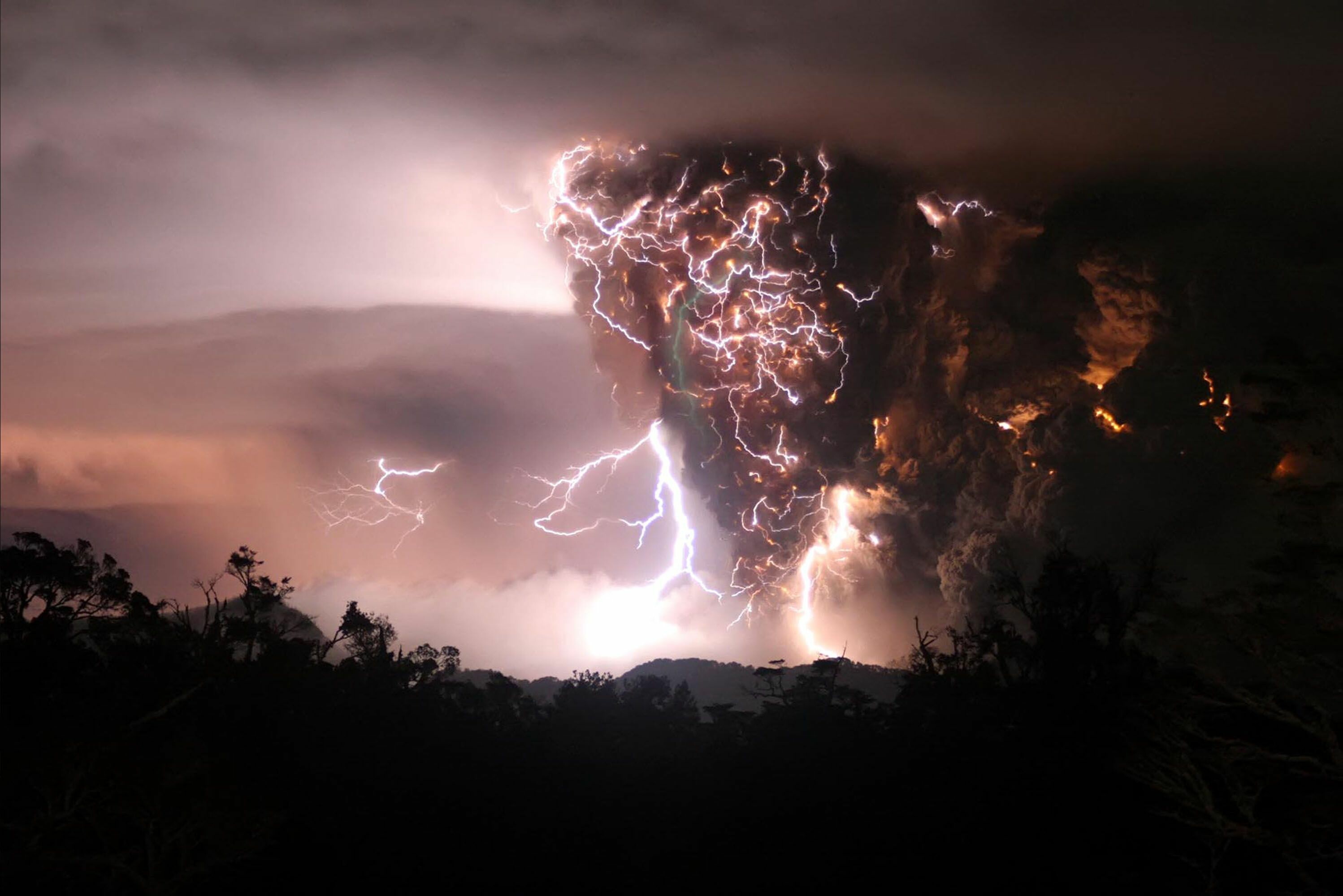 Volcanic lightning eruption, Branching lightning bolts, Silhouetted forest ridge — 2996×2000 HD wallpaper