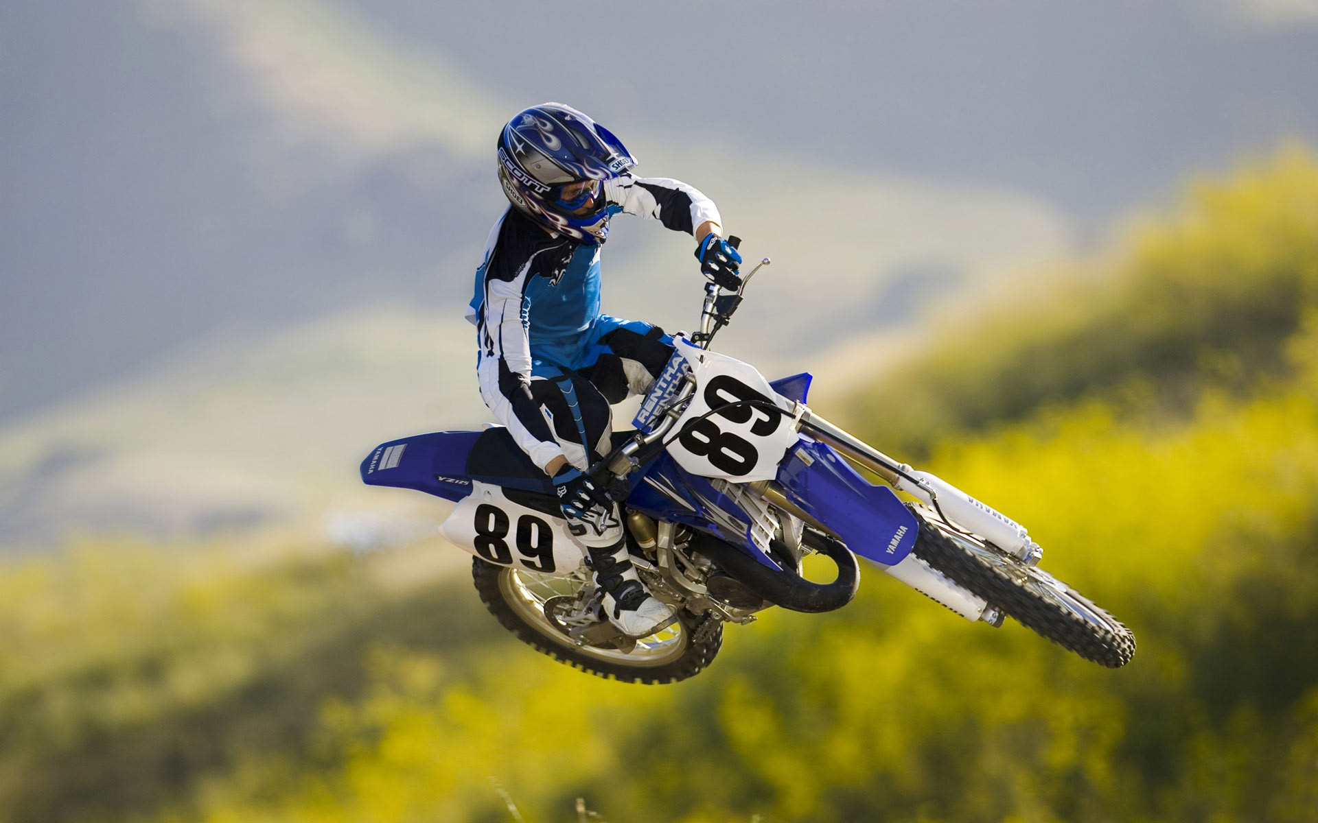 Yamaha YZ motocross bike, Number 89 rider midair, Blurred green hillside Yamaha YZ motocross bike, Number 89 rider midair, Blurred green hillside — 1920×1200 HD wallpaper