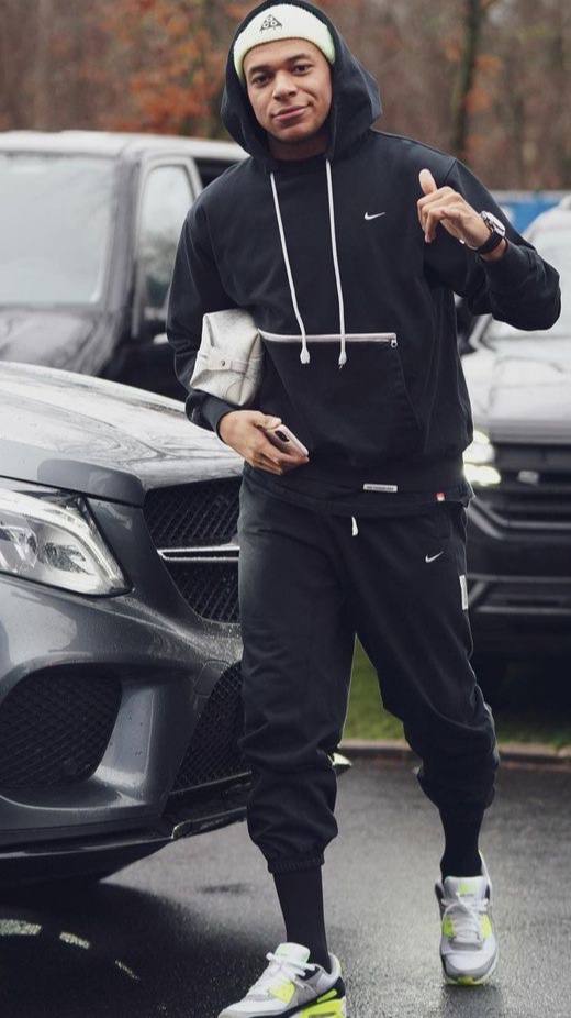 Mbappe Sports Car Lifestyle Wallpapers 4K iPhone Mbappe Sports Car Lifestyle Wallpapers 4K iPhone — 520×926 HD wallpaper