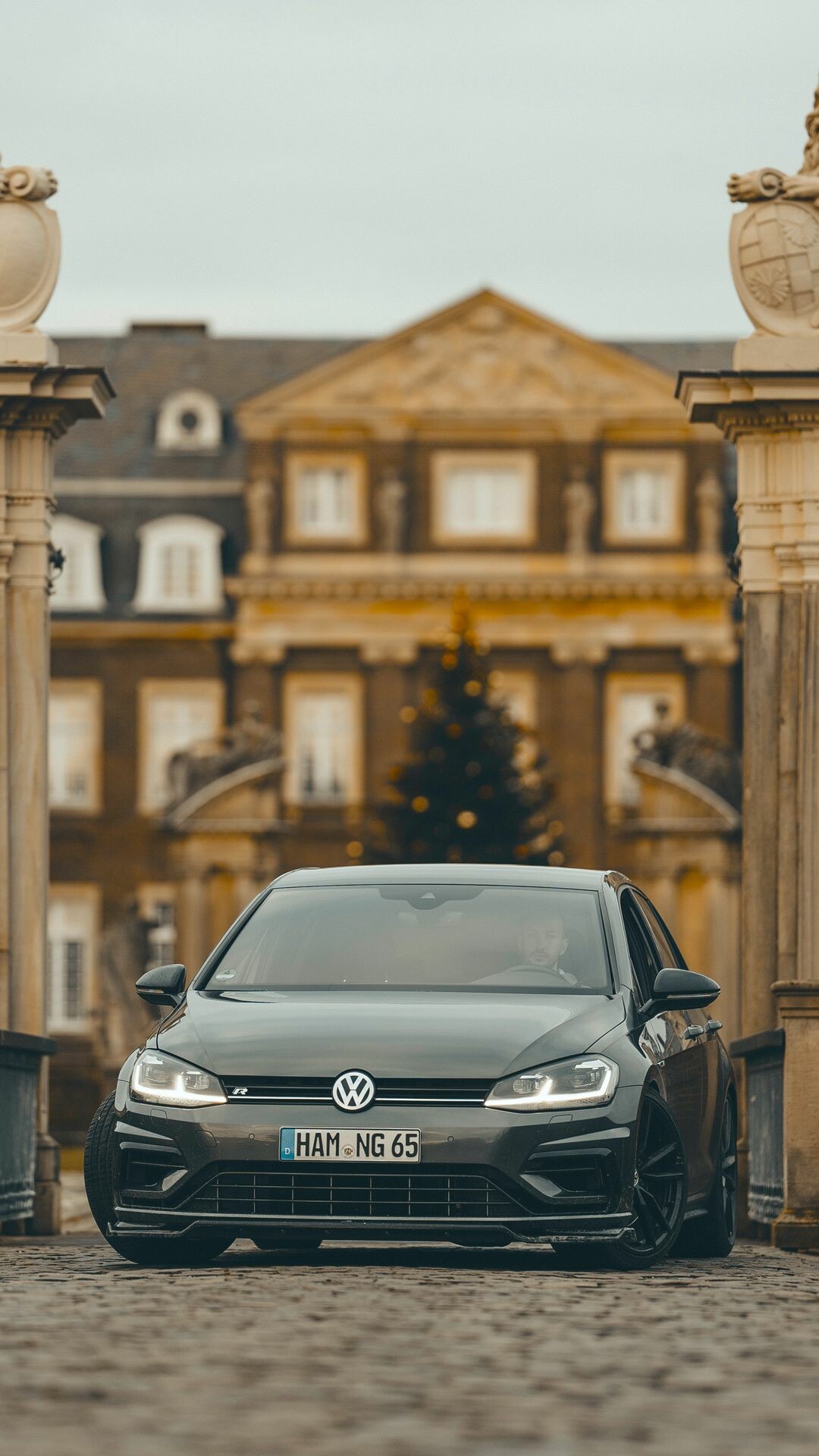 Volkswagen Golf R Mk7, HAM NG 65 plate, Baroque palace gates, Cobblestone courtyard — 1080×1920 mobile wallpaper