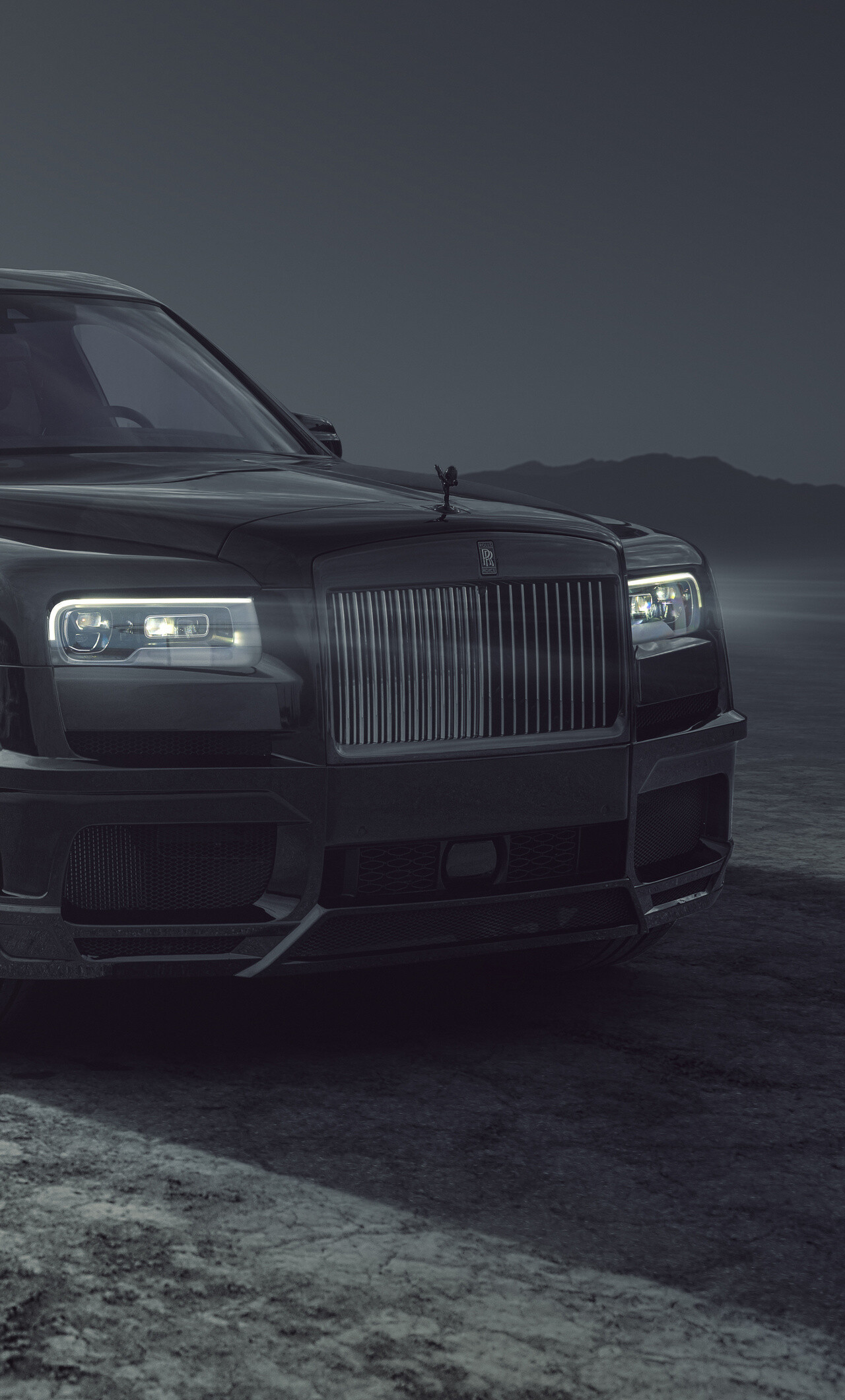 Black Rolls-Royce Cullinan widebody, Carbon front splitter, Misty desert plain — 1280×2120 HD wallpaper