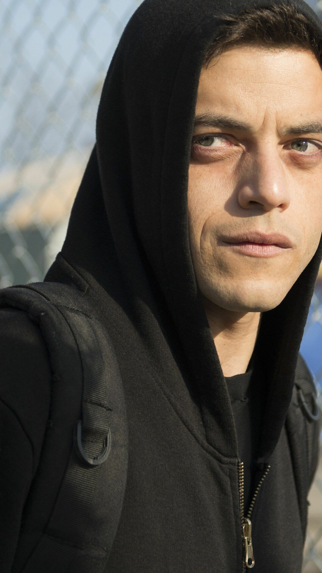Elliot Alderson, Black hoodie, Chain-link fence Elliot Alderson, Black hoodie, Chain-link fence — 1080×1920 HD wallpaper