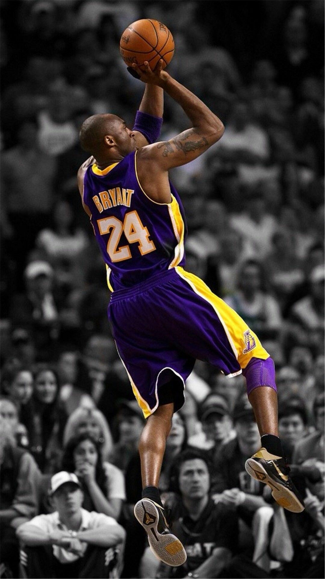 Kobe Bryant #24, Lakers purple jersey jumpshot, Grayscale crowd background Kobe Bryant #24, Lakers purple jersey jumpshot, Grayscale crowd background — 1080×1920 HD wallpaper
