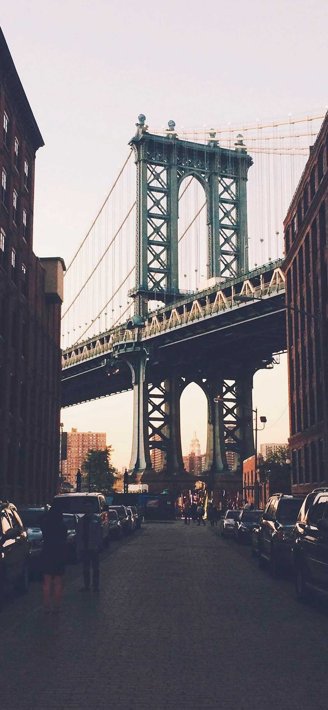 Manhattan Bridge tower, Empire State Building, Dusk street view, Washington Street, DUMBO, Brooklyn — 1125×2436 HD wallpaper