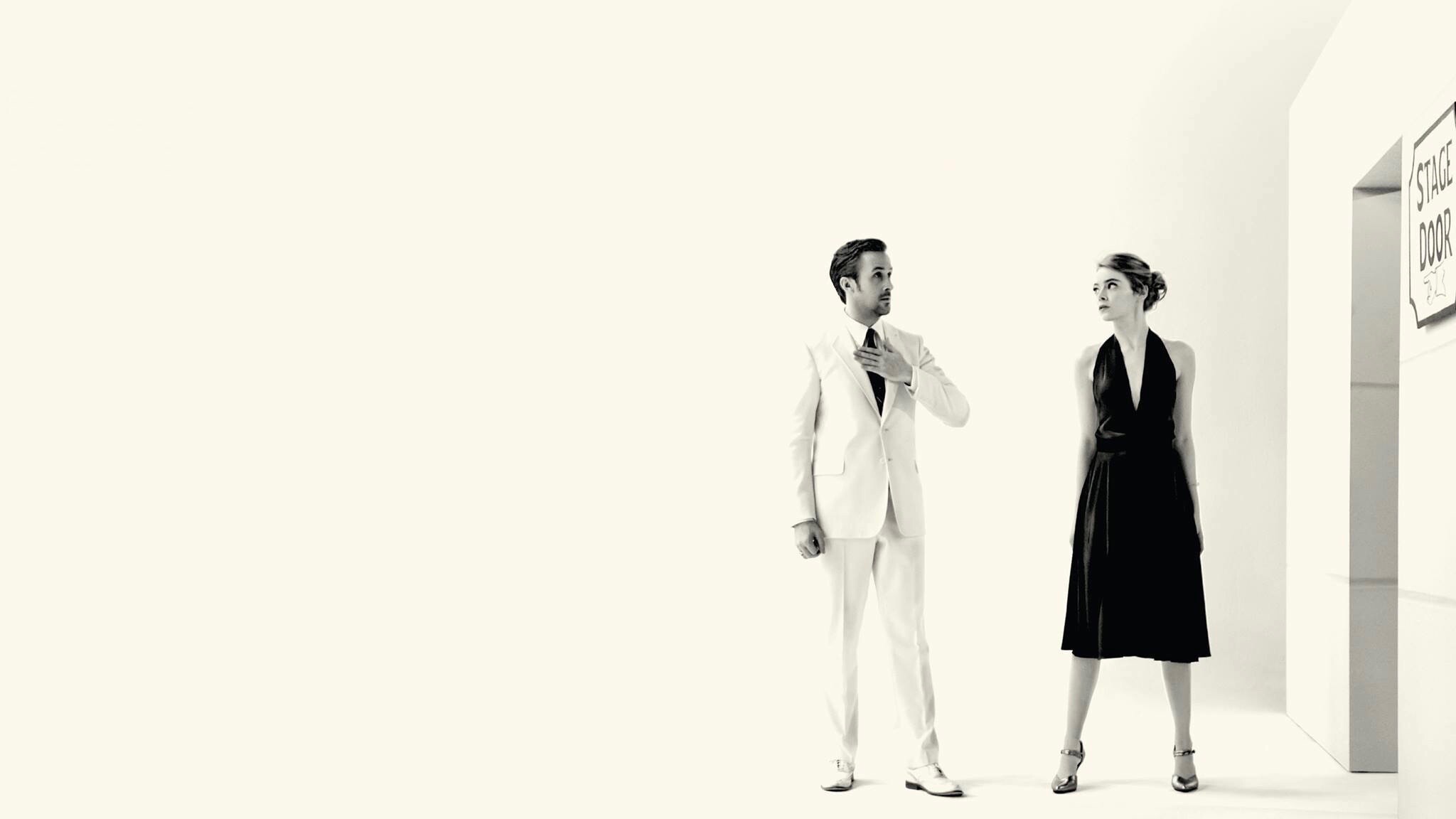 Ryan Gosling white suit, Emma Stone black dress, Stage Door sign — 2048×1152 HD wallpaper
