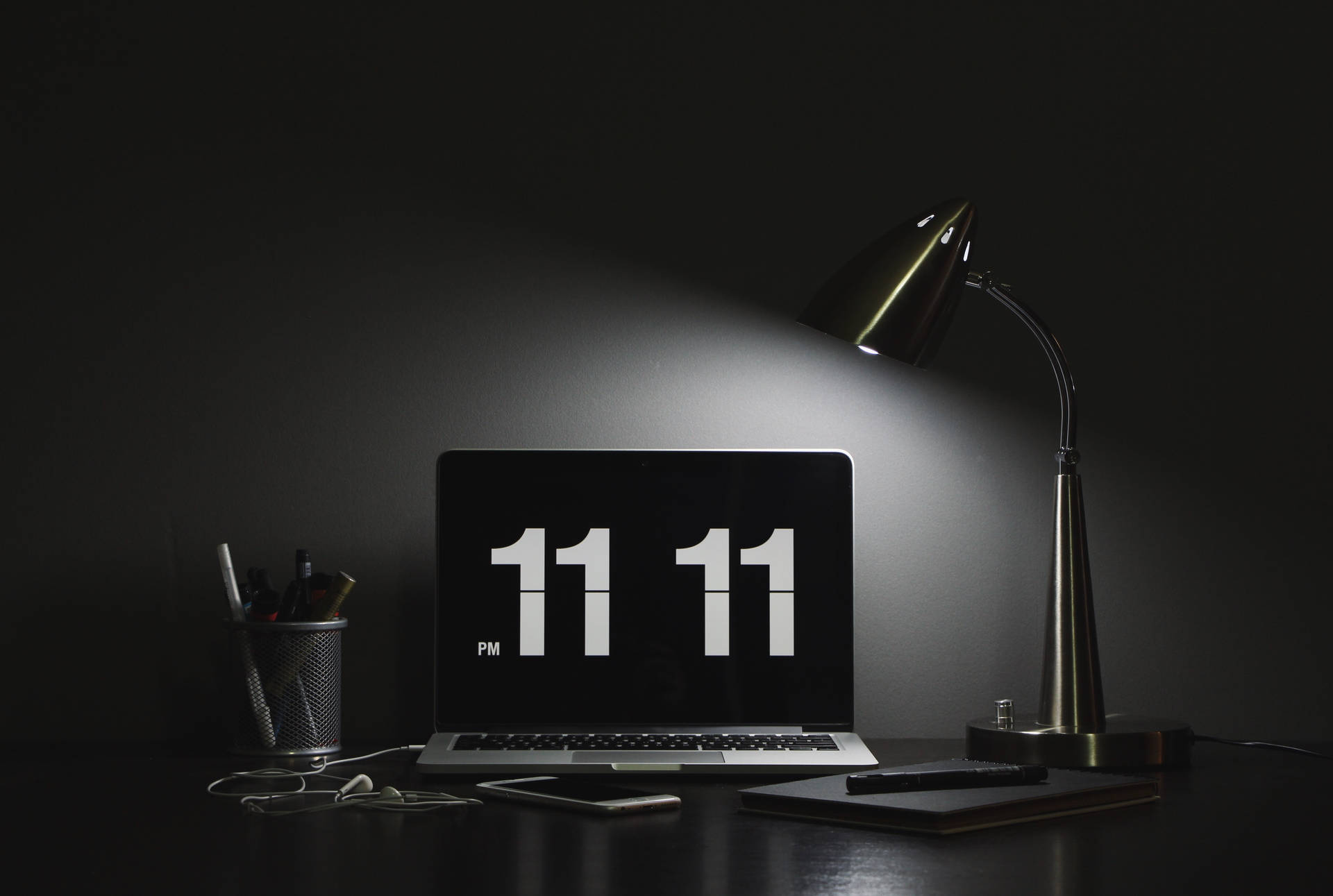 11:11 flip clock screen, Brass desk lamp, Dark minimalist workspace 11:11 flip clock screen, Brass desk lamp, Dark minimalist workspace — 1920×1300 HD wallpaper
