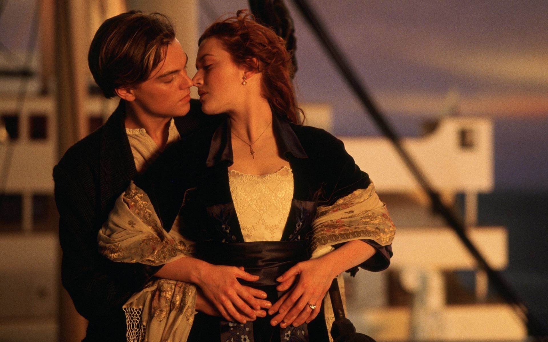 Jack and Rose embrace, Titanic ship deck, Sunset scene Jack and Rose embrace, Titanic ship deck, Sunset scene — 1920×1200 HD wallpaper