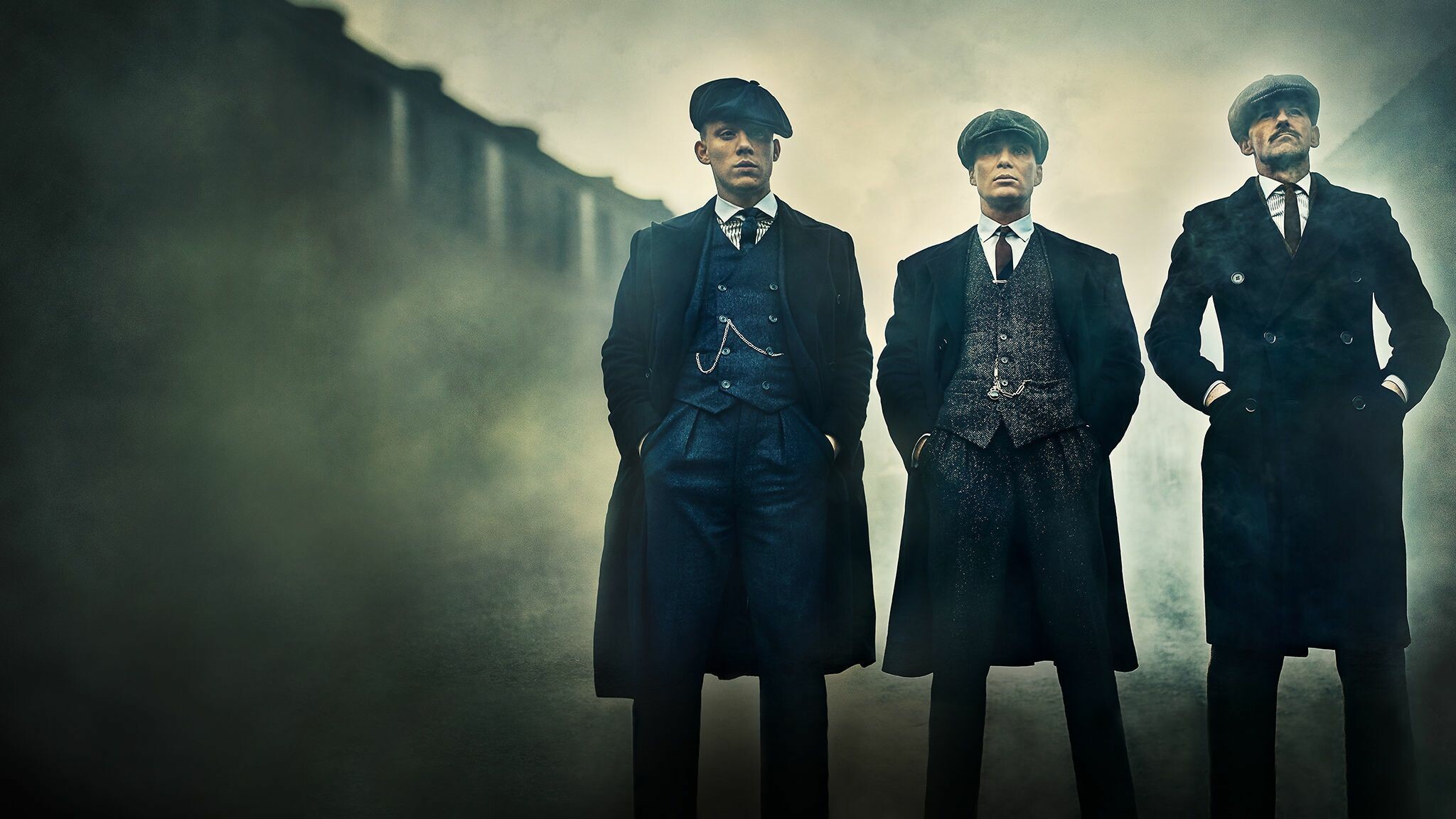Thomas Shelby (Cillian Murphy), Arthur Shelby (Paul Anderson), Michael Gray (Finn Cole), Peaky Blinders trio, Foggy backstreet Thomas Shelby (Cillian Murphy), Arthur Shelby (Paul Anderson), Michael Gray (Finn Cole), Peaky Blinders trio, Foggy backstreet — 2048×1152 HD wallpaper