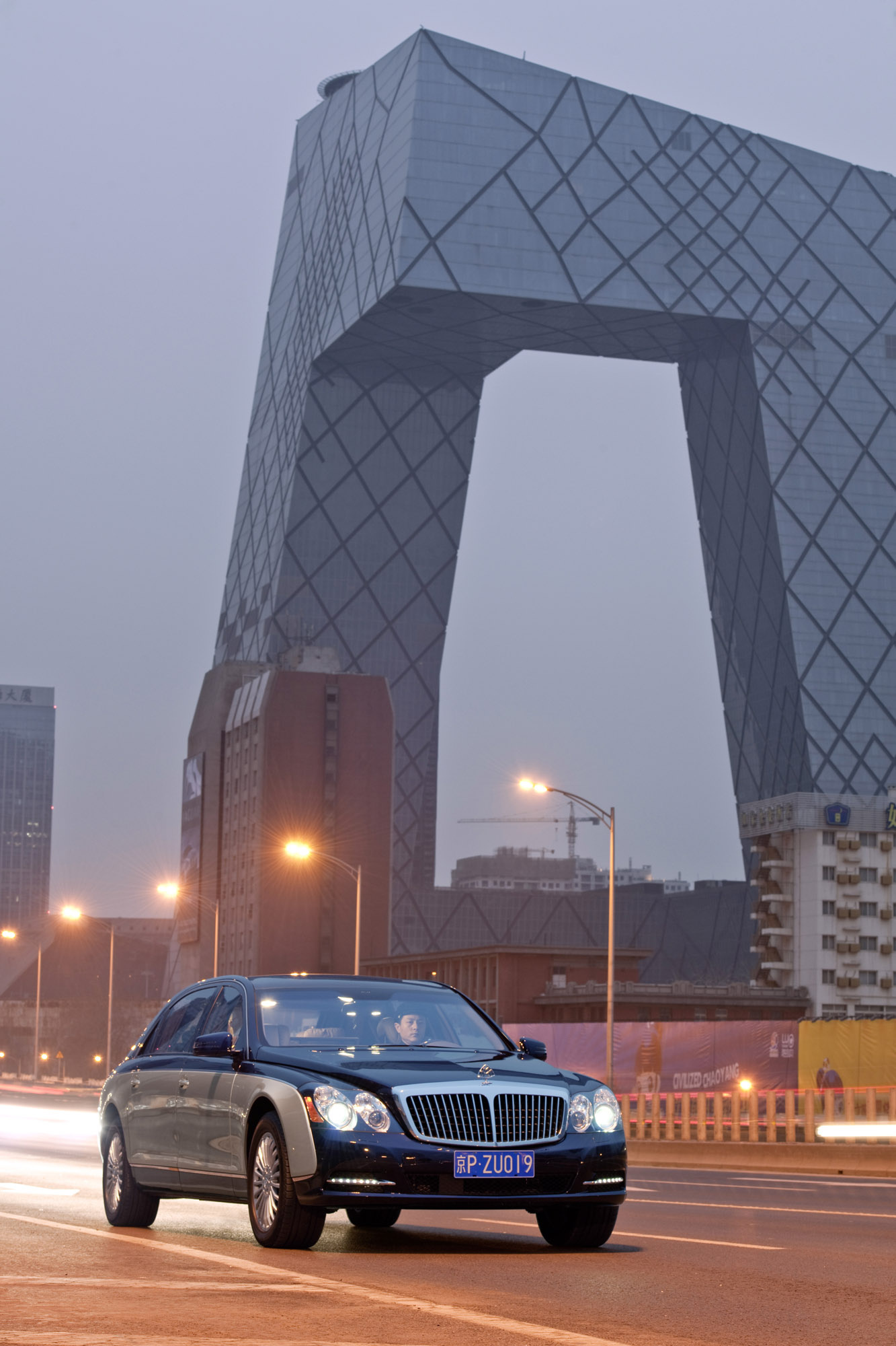 Mercedes-Benz Maybach 62S Mercedes-Benz Maybach 62S — 1333×2000 HD wallpaper