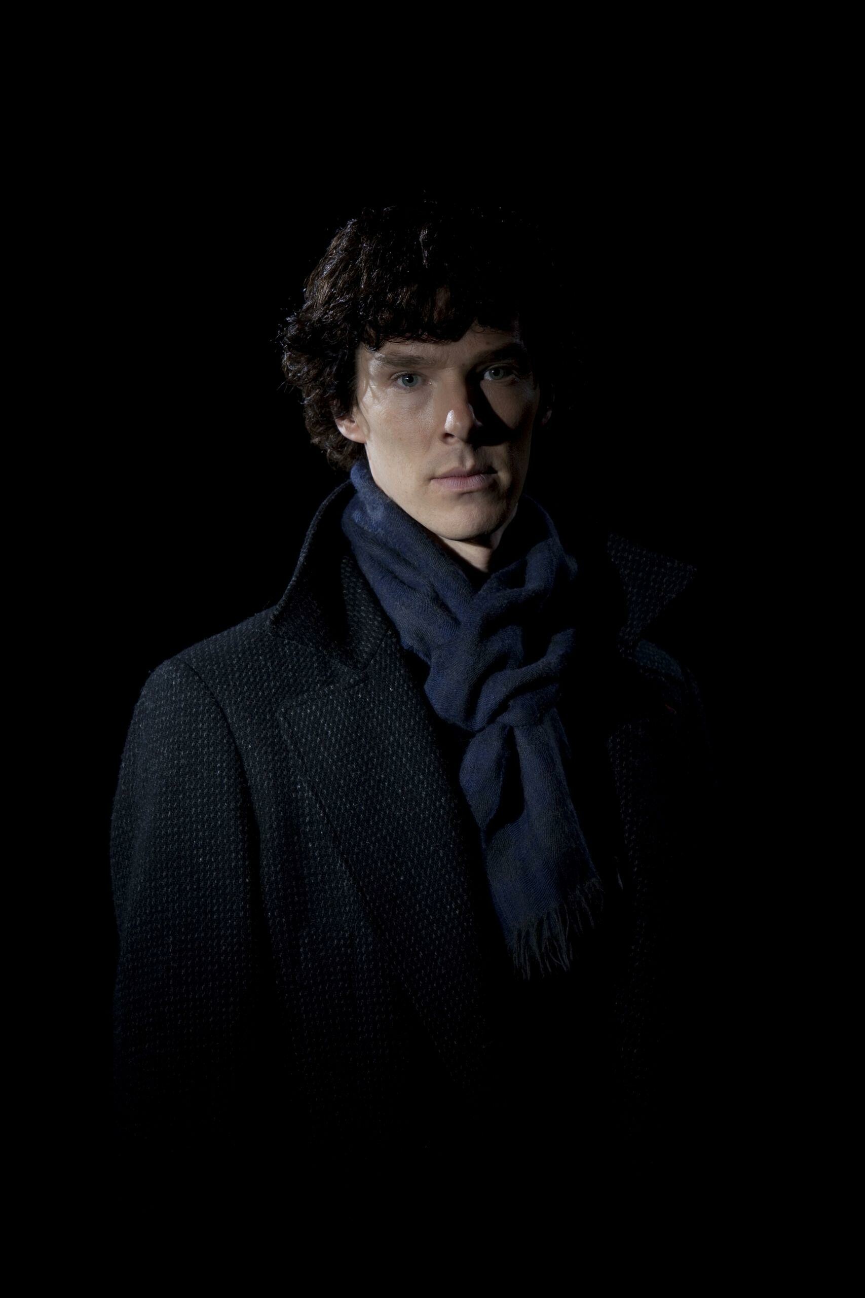 Benedict Cumberbatch, Sherlock Holmes, Dark blue scarf coat Benedict Cumberbatch, Sherlock Holmes, Dark blue scarf coat — 1707×2560 HD wallpaper